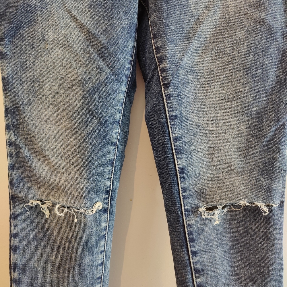 AE Ripped Distressed Hi-Rise Jegging - Picture 3 of 7